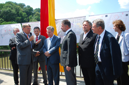 Bundespräsident Fischer auf der Murbrücke in Bad Radkersburg